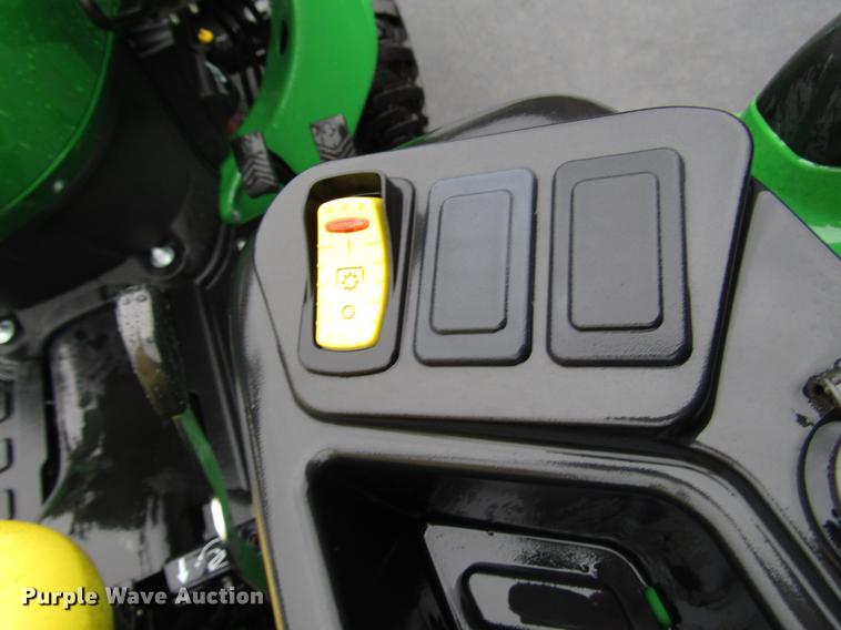 image for item FJ9610 2017 John Deere 3025E MFWD tractor