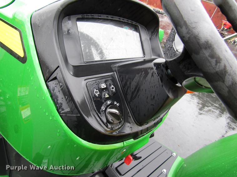 image for item FJ9610 2017 John Deere 3025E MFWD tractor