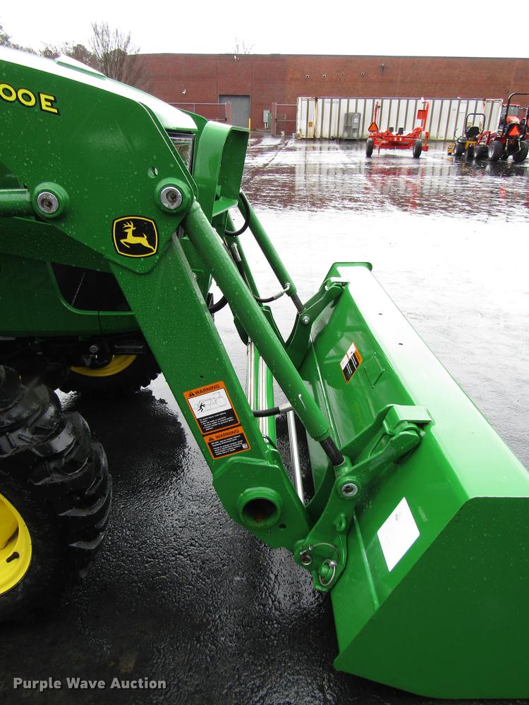 image for item FJ9610 2017 John Deere 3025E MFWD tractor