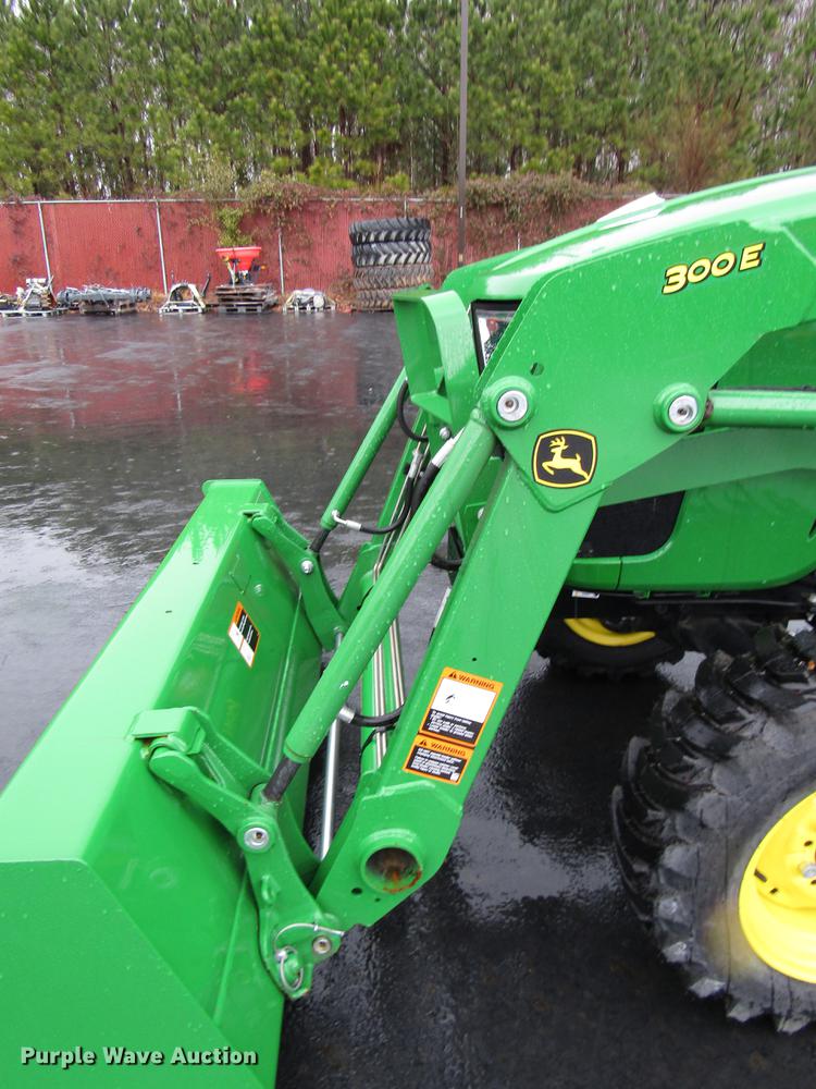 image for item FJ9610 2017 John Deere 3025E MFWD tractor