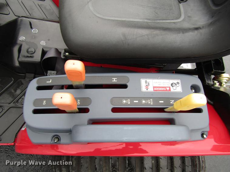 image for item FJ9612 2017 Mahindra eMax 22S MFWD tractor