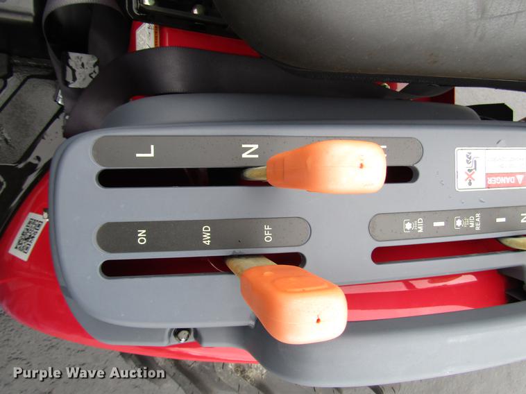 image for item FJ9612 2017 Mahindra eMax 22S MFWD tractor