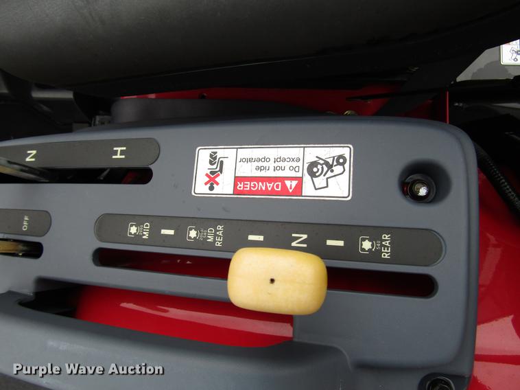 image for item FJ9612 2017 Mahindra eMax 22S MFWD tractor