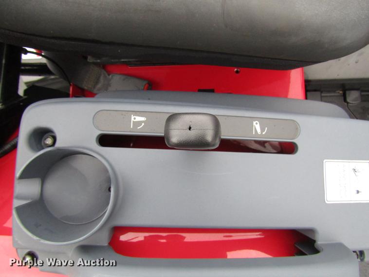 image for item FJ9612 2017 Mahindra eMax 22S MFWD tractor