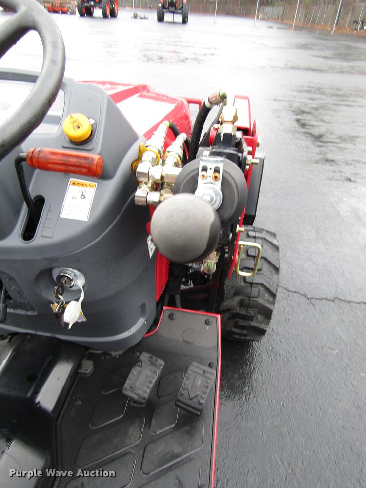 image for item FJ9612 2017 Mahindra eMax 22S MFWD tractor