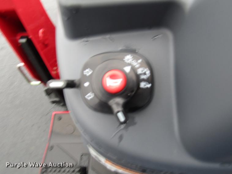 image for item FJ9612 2017 Mahindra eMax 22S MFWD tractor