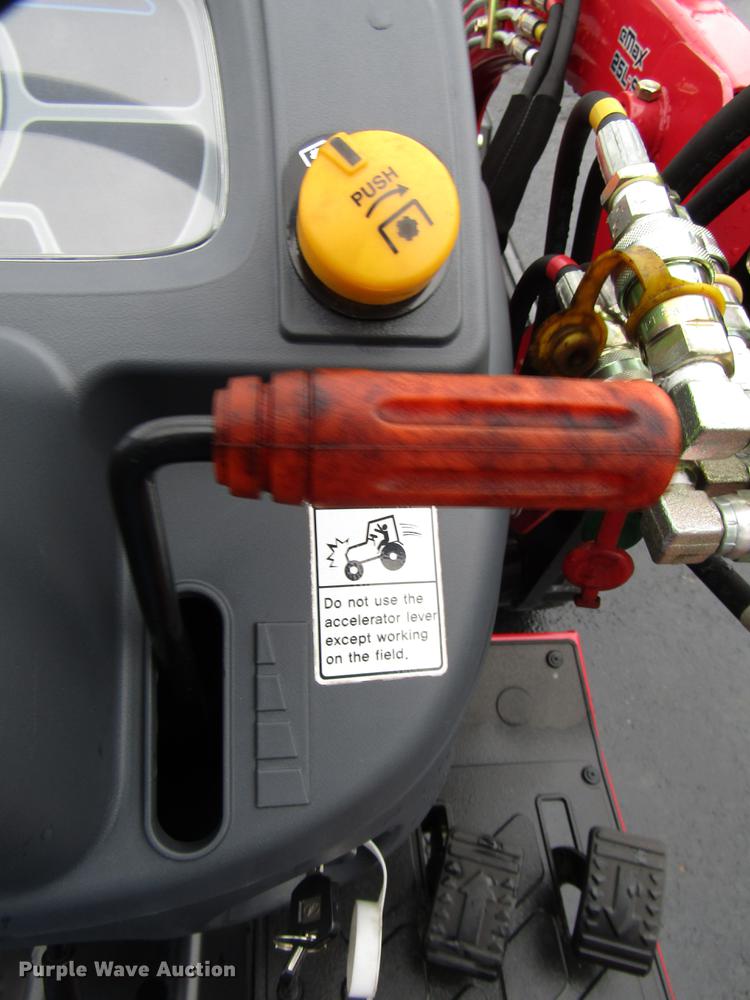 image for item FJ9612 2017 Mahindra eMax 22S MFWD tractor