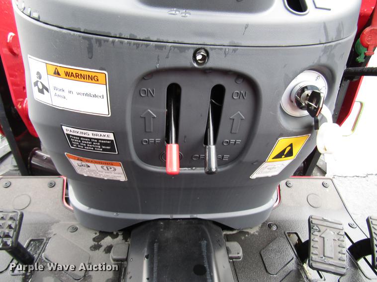 image for item FJ9612 2017 Mahindra eMax 22S MFWD tractor