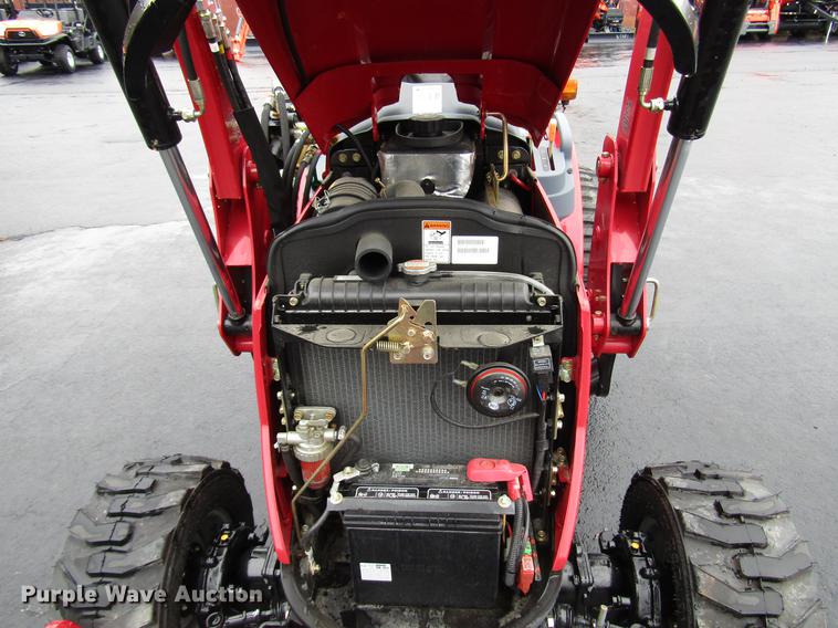 image for item FJ9612 2017 Mahindra eMax 22S MFWD tractor