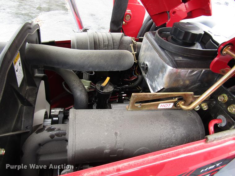 image for item FJ9612 2017 Mahindra eMax 22S MFWD tractor