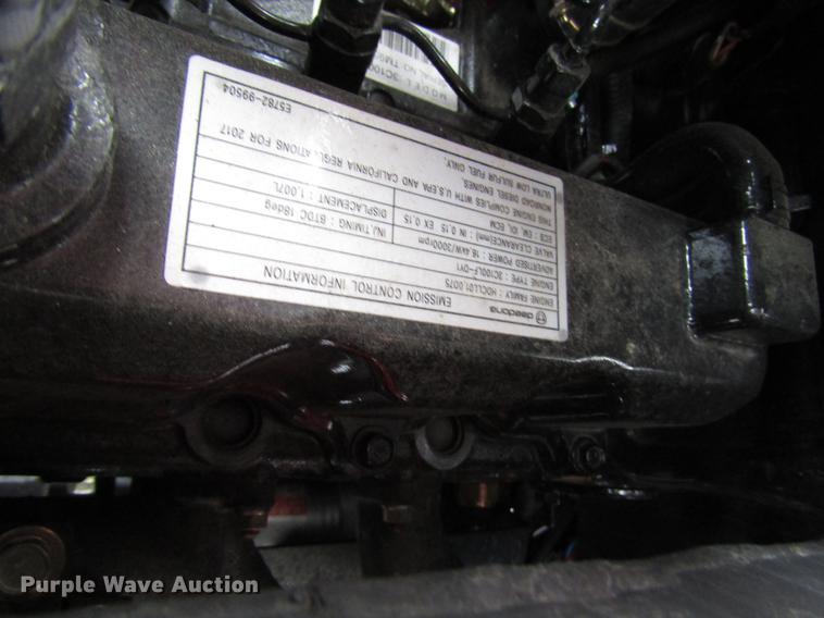 image for item FJ9612 2017 Mahindra eMax 22S MFWD tractor