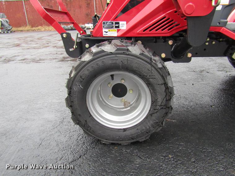 image for item FJ9612 2017 Mahindra eMax 22S MFWD tractor