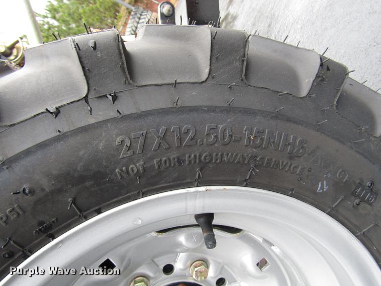 image for item FJ9612 2017 Mahindra eMax 22S MFWD tractor