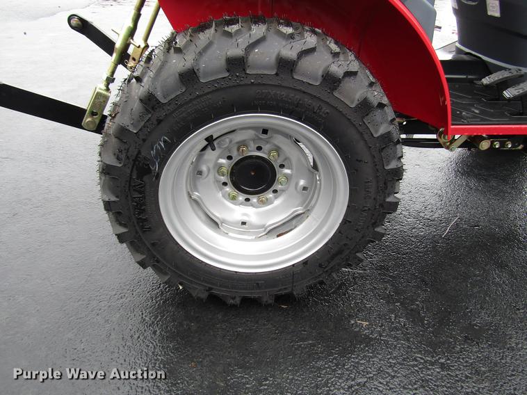 image for item FJ9612 2017 Mahindra eMax 22S MFWD tractor