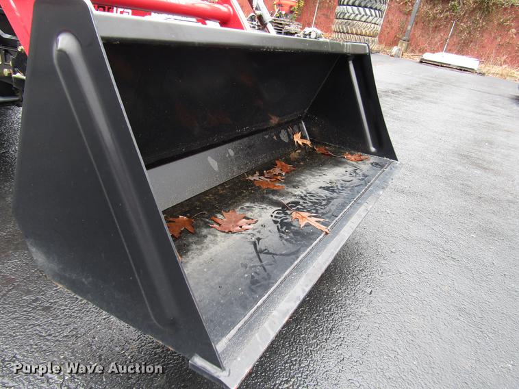 image for item FJ9612 2017 Mahindra eMax 22S MFWD tractor