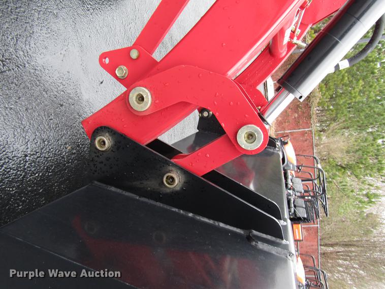 image for item FJ9612 2017 Mahindra eMax 22S MFWD tractor