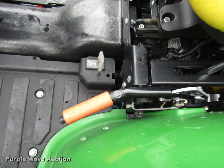 image for item FJ9613 2017 John Deere 3025E MFWD tractor