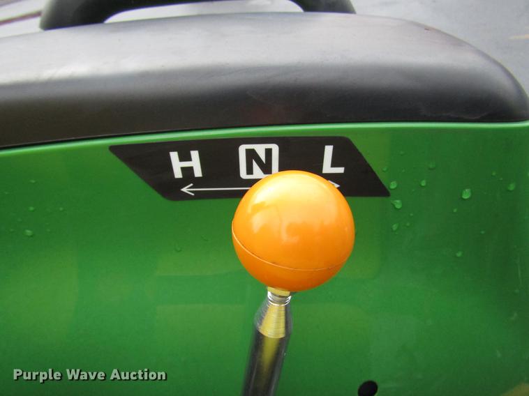 image for item FJ9613 2017 John Deere 3025E MFWD tractor