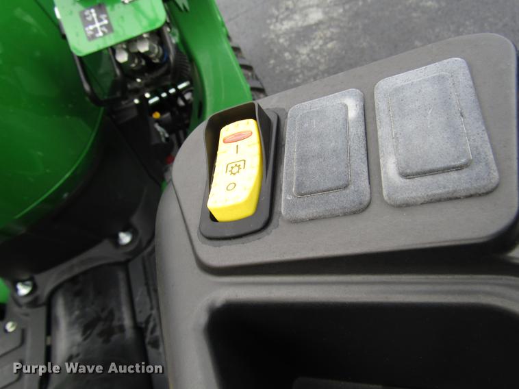 image for item FJ9613 2017 John Deere 3025E MFWD tractor