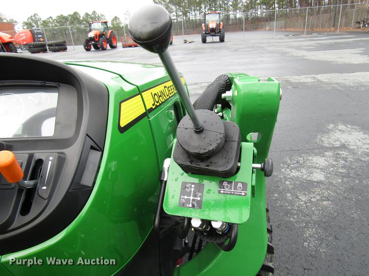 image for item FJ9613 2017 John Deere 3025E MFWD tractor
