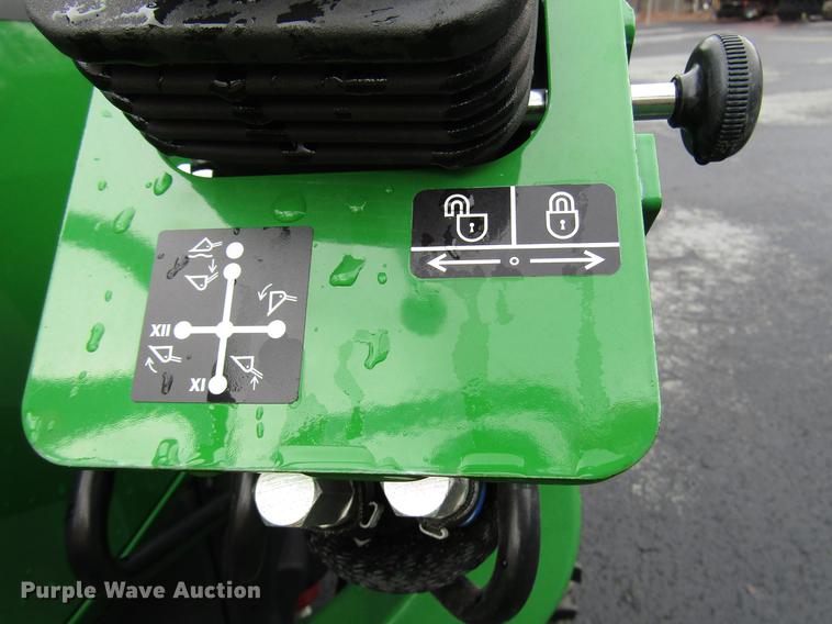 image for item FJ9613 2017 John Deere 3025E MFWD tractor