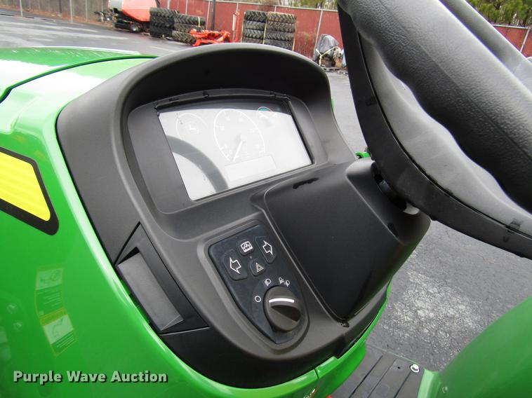 image for item FJ9613 2017 John Deere 3025E MFWD tractor