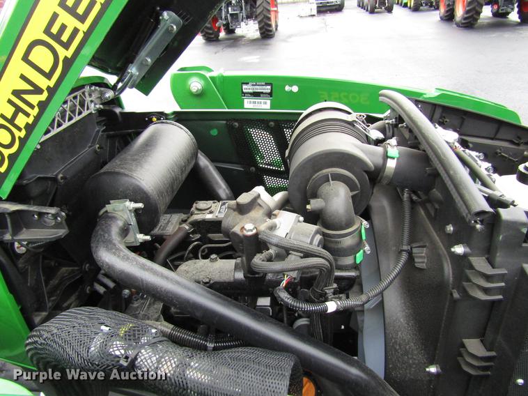 image for item FJ9613 2017 John Deere 3025E MFWD tractor