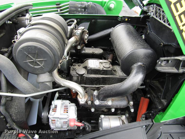 image for item FJ9613 2017 John Deere 3025E MFWD tractor