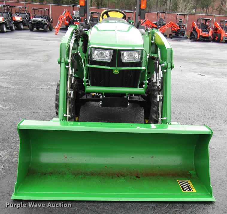image for item FJ9613 2017 John Deere 3025E MFWD tractor