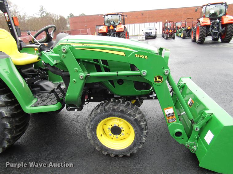 image for item FJ9613 2017 John Deere 3025E MFWD tractor