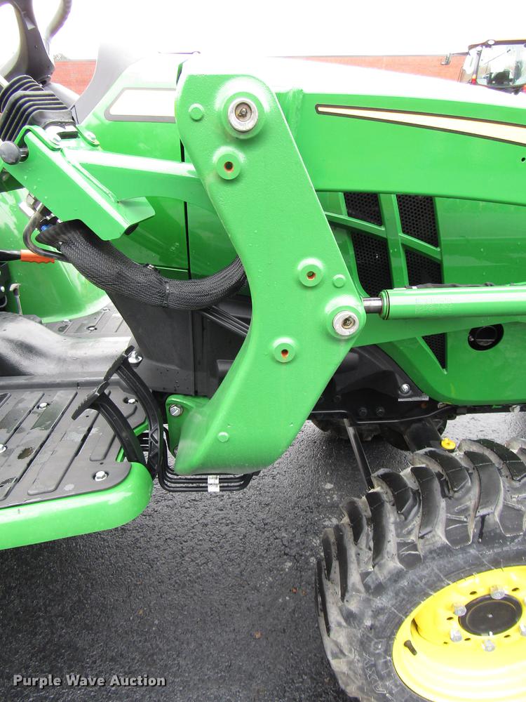 image for item FJ9613 2017 John Deere 3025E MFWD tractor