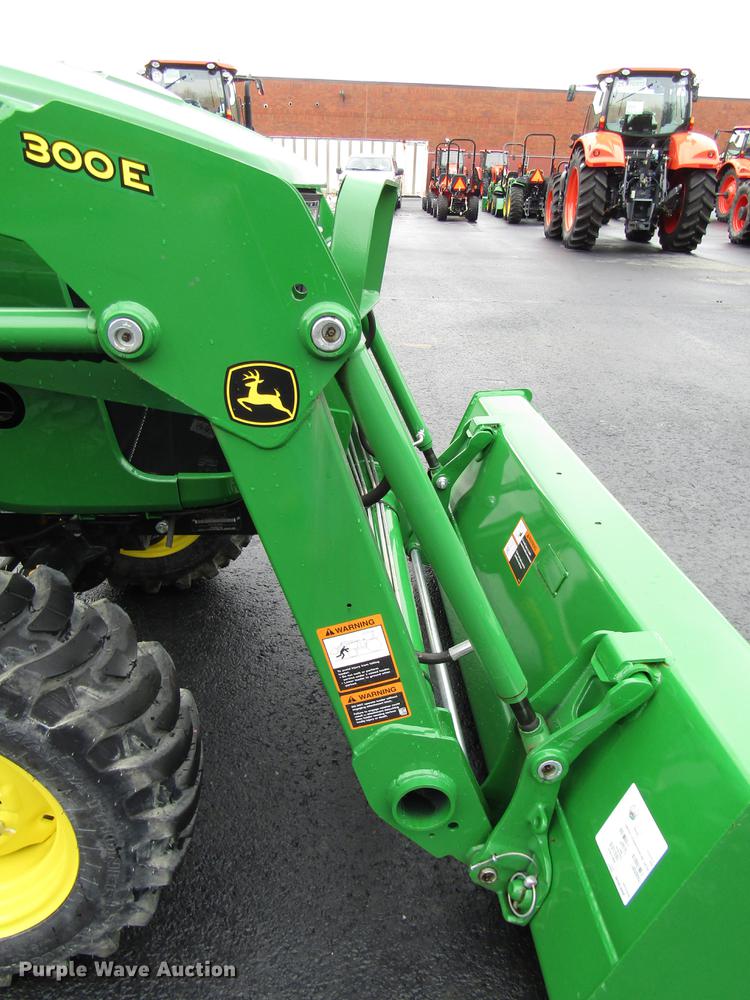 image for item FJ9613 2017 John Deere 3025E MFWD tractor