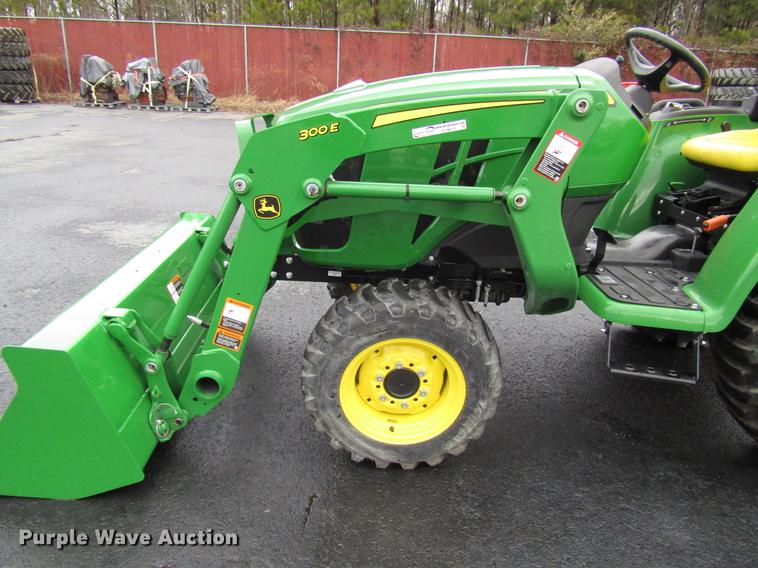 image for item FJ9613 2017 John Deere 3025E MFWD tractor