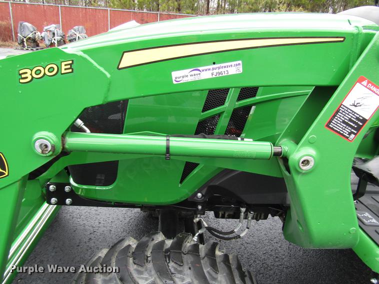 image for item FJ9613 2017 John Deere 3025E MFWD tractor