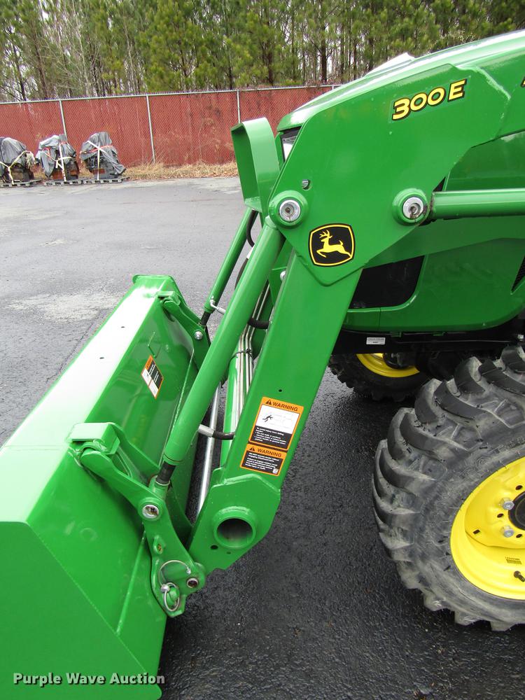 image for item FJ9613 2017 John Deere 3025E MFWD tractor