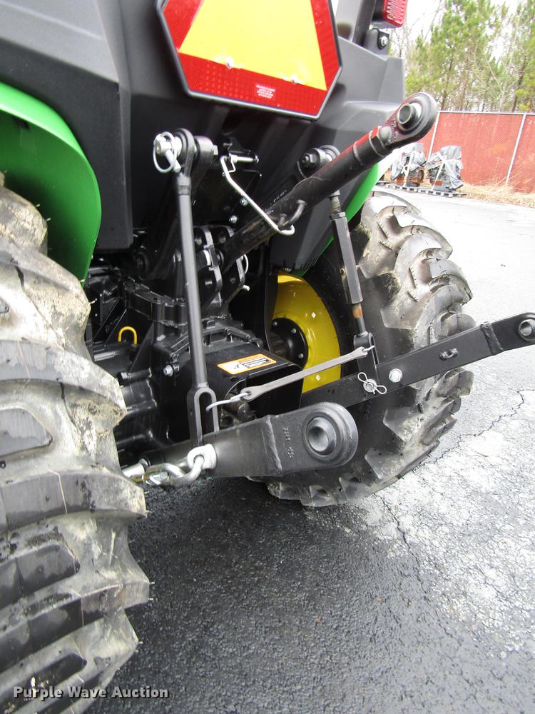 image for item FJ9613 2017 John Deere 3025E MFWD tractor