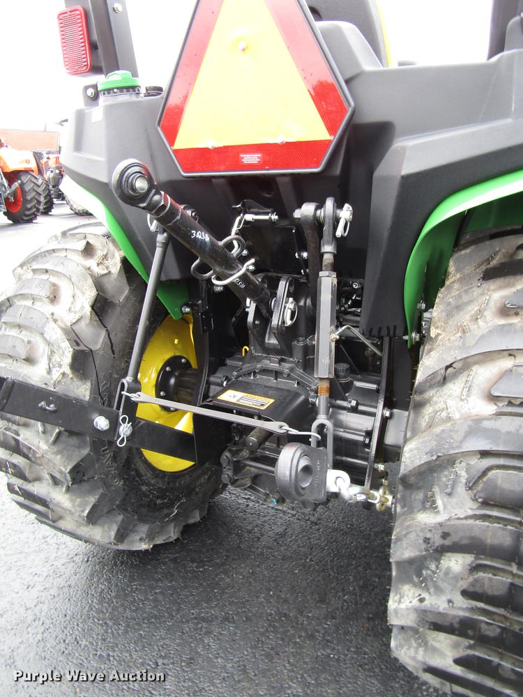 image for item FJ9613 2017 John Deere 3025E MFWD tractor