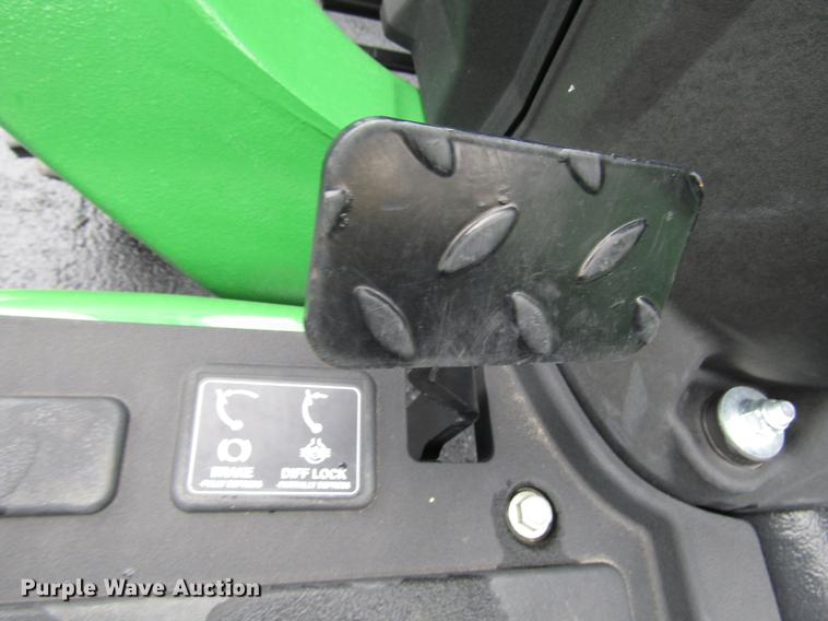 image for item FJ9613 2017 John Deere 3025E MFWD tractor