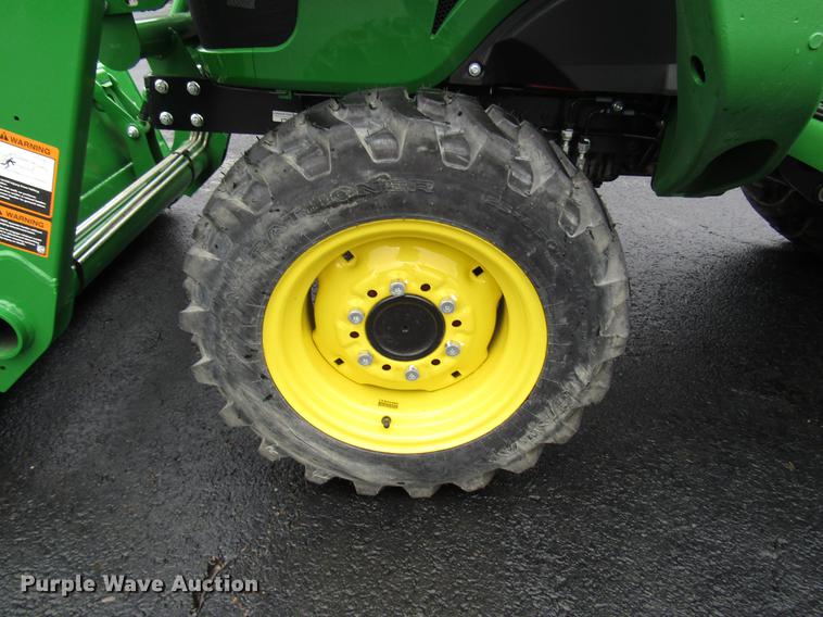 image for item FJ9613 2017 John Deere 3025E MFWD tractor