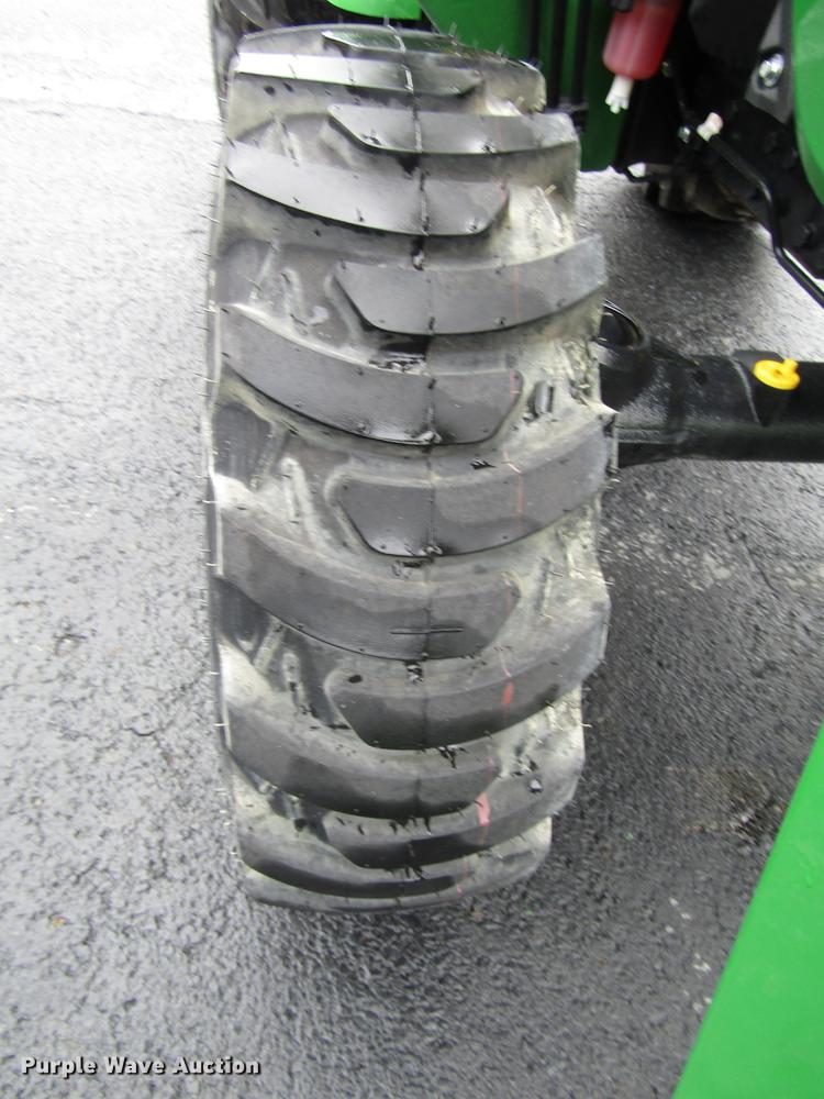 image for item FJ9613 2017 John Deere 3025E MFWD tractor