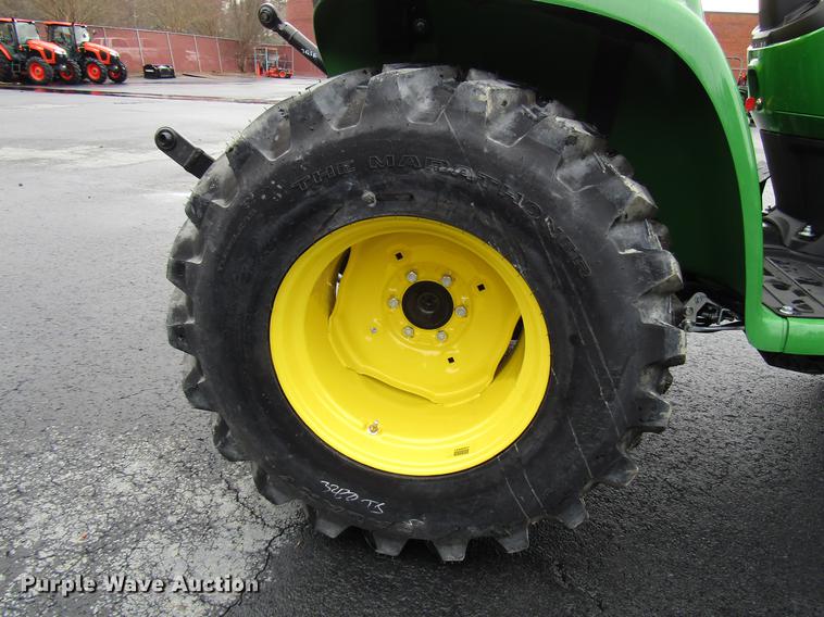 image for item FJ9613 2017 John Deere 3025E MFWD tractor