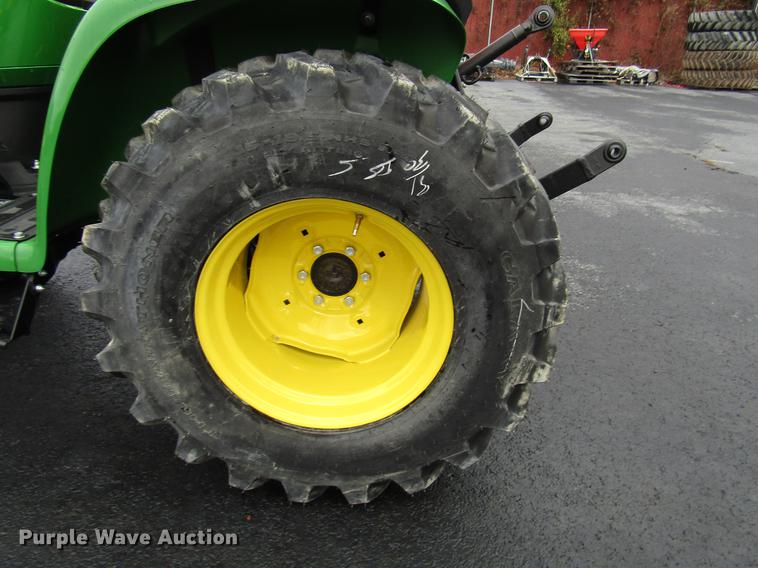image for item FJ9613 2017 John Deere 3025E MFWD tractor
