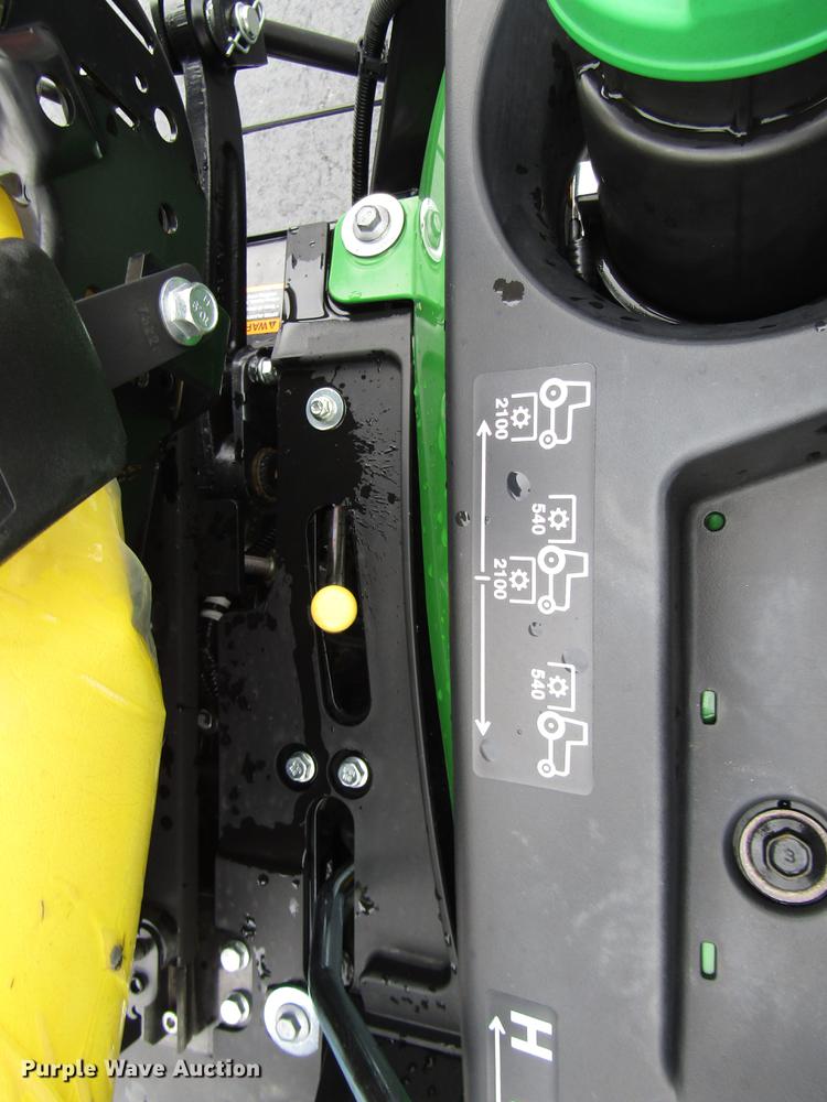 image for item FJ9614 2018 John Deere 1025R MFWD tractor