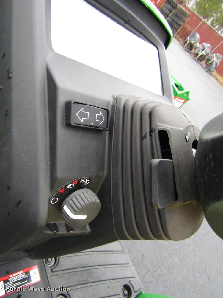 image for item FJ9614 2018 John Deere 1025R MFWD tractor