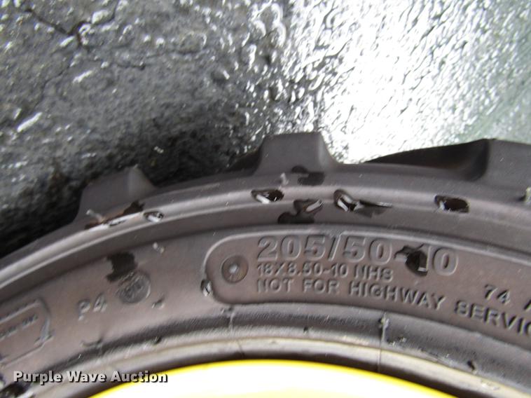 image for item FJ9614 2018 John Deere 1025R MFWD tractor