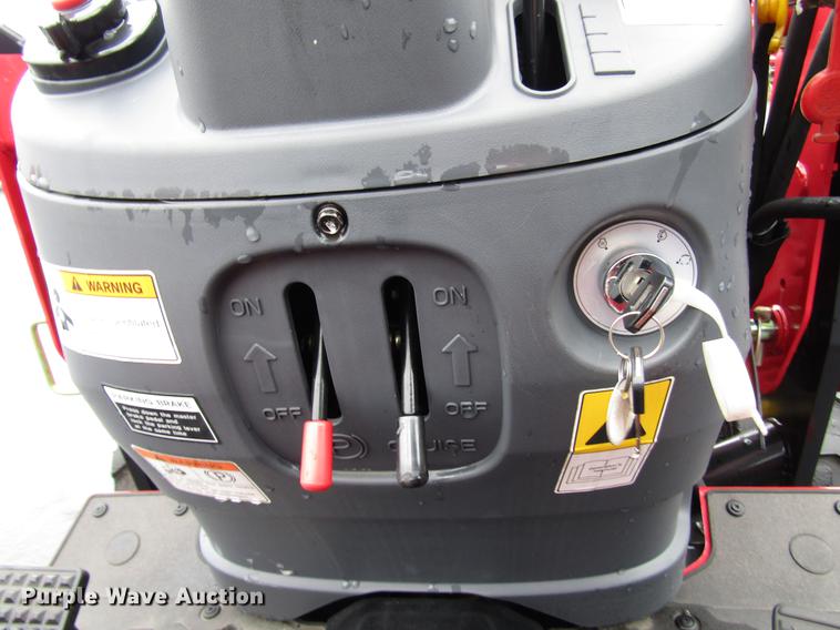 image for item FJ9615 Mahindra eMax 22S MFWD tractor