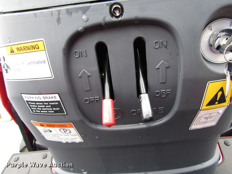 image for item FJ9615 Mahindra eMax 22S MFWD tractor