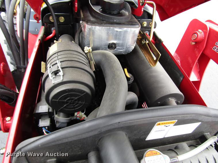 image for item FJ9615 Mahindra eMax 22S MFWD tractor