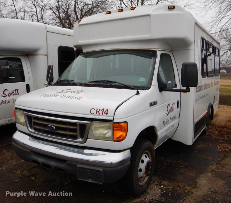 image for item FQ9508 2006 Ford E350 Super Duty shuttle bus