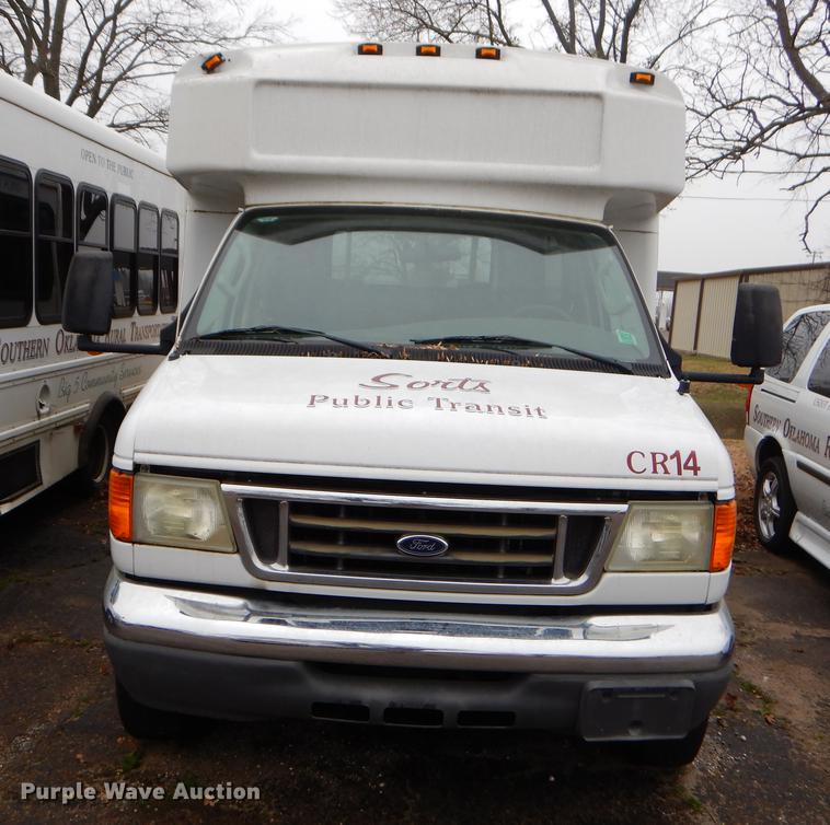 image for item FQ9508 2006 Ford E350 Super Duty shuttle bus